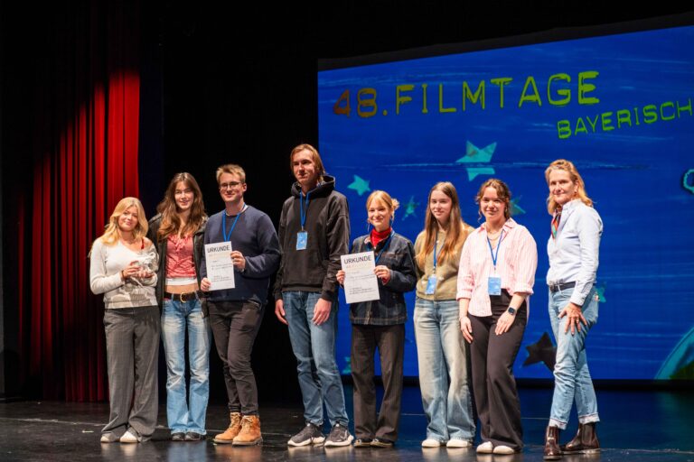 Aufgedreht, Franz-Oberthür-Gymnasiums in Würzburg und Justus-von-Liebig- Gymnasium Neusäß Aufgedreht, Franz-Oberthür-Gymnasiums in Würzburg und Justus-von-Liebig- Gymnasium Neusäß